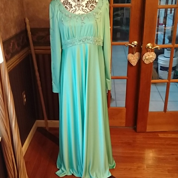 Dress - Picture 1 of 7